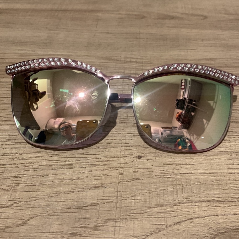 Sunglasses - Picture 2 of 5